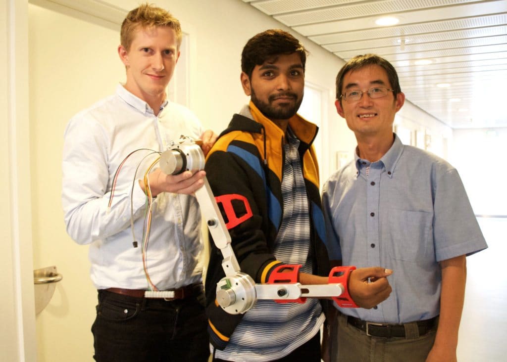Simon Christensen (left), Muhammad Raza Ul Islam and Shaoping Bai (right) with the first model of a portable robotic arm