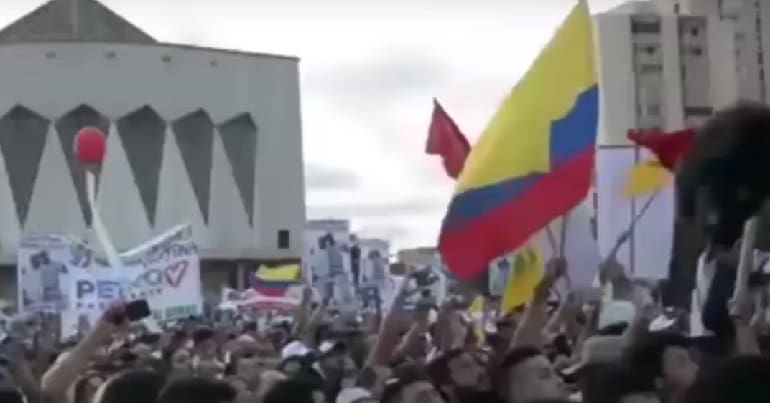 Colombia crowd and flag