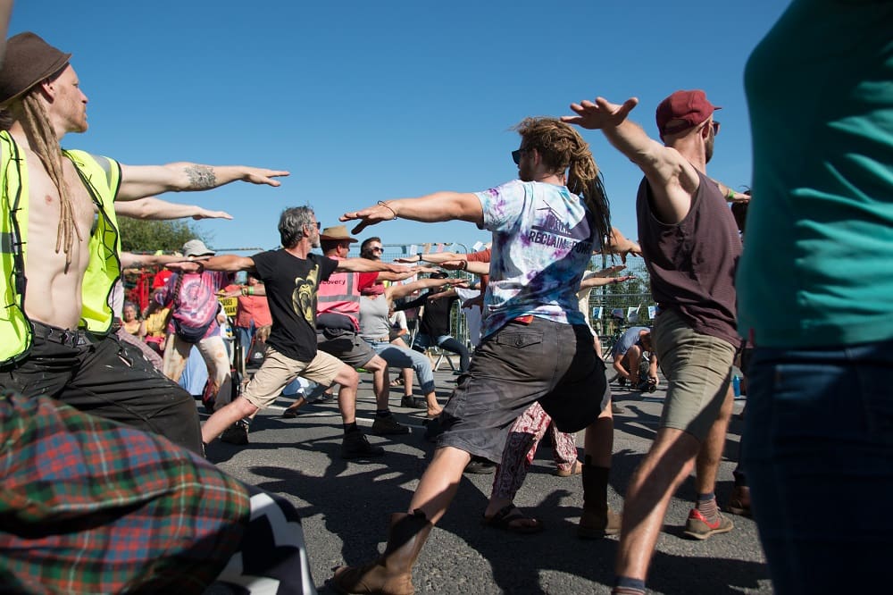 Yoga at the block around the clock demo