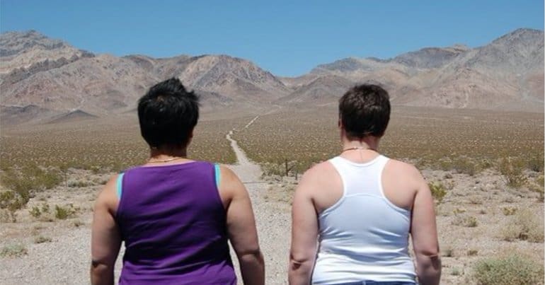 Kerry-Anne Mendoza (L) and Ceri Lowe (R) in Nevada, US (2008)