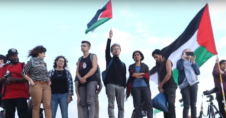 Israeli protesters on Gaza border