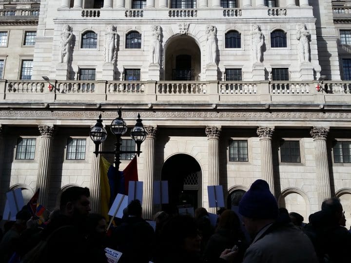 Protesters denounce Bank of England for witholding Venezuelan gold No 4