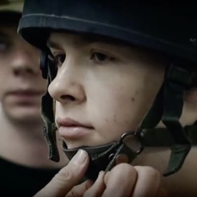 Young British soldier pictured next to a young soldier in the Congo