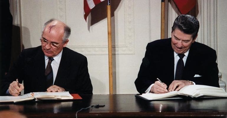 Reagan and Gorbachev sign the INF treaty in 1987