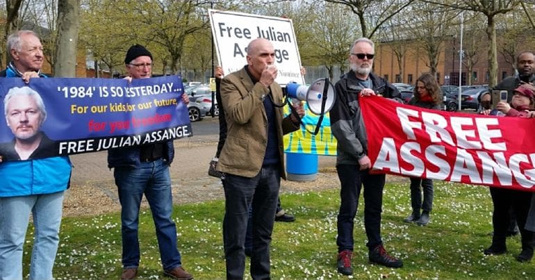 Chris Williamson and demonstrators in support of Julian Assange outside Belmarsh prison