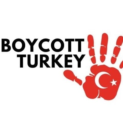 People in Turkey are protesting against the removal of HDP mayors from office
