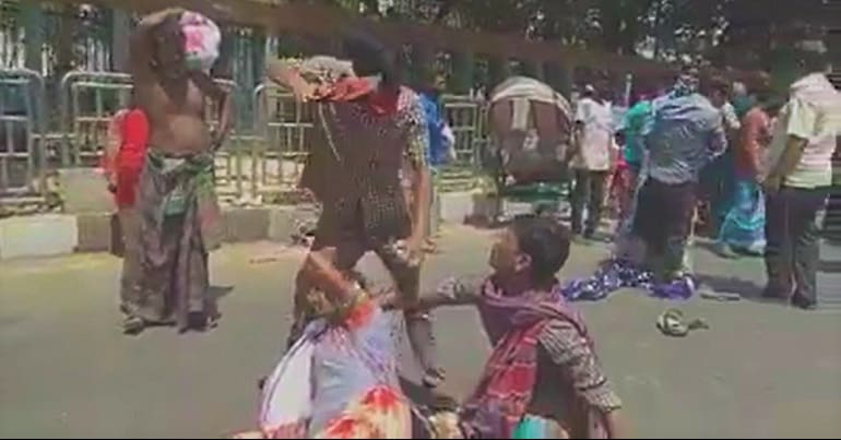 People in Bangladesh fighting over food parcels in the context of coronavirus