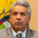 Ecuadorian president Lenín Moreno in front of Ecuadorian and US flags