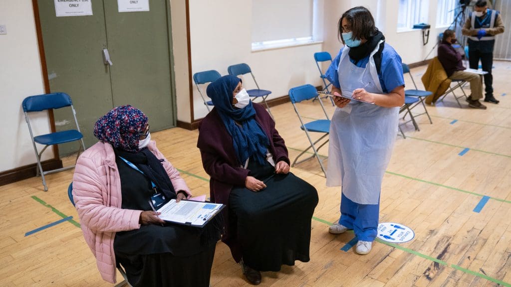 muslim women speaking to a medical professional
