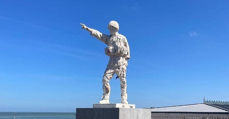 Statue of Iraq veteran Daniel Taylor