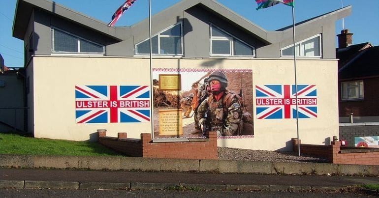 Loyalist mural of soldiers