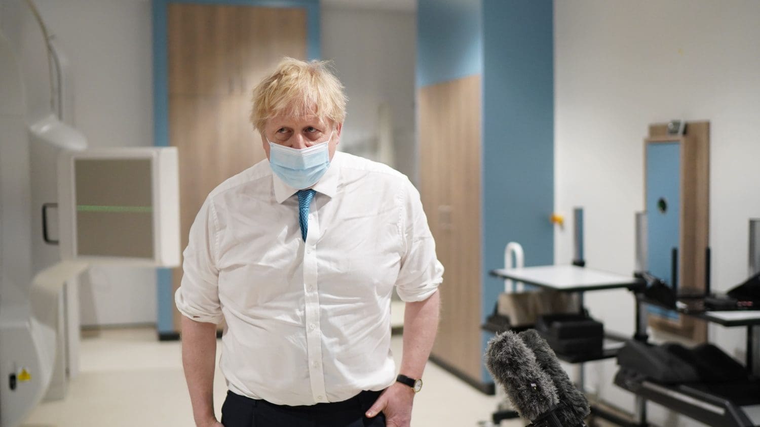 Boris Johnson wearing a mask