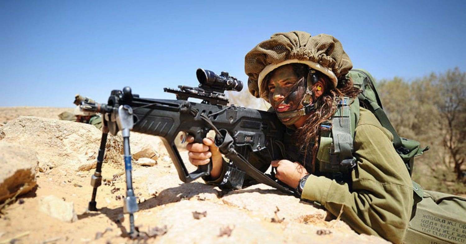 IDF soldier takes aim.