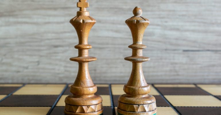 Chess king and queen pieces
