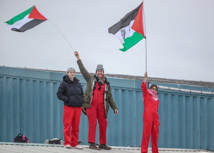 Palestine Action on the roof of Elbit in Tamworth