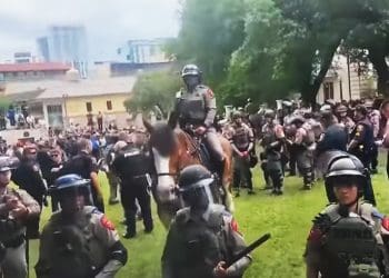 US students protest Greece line of cops