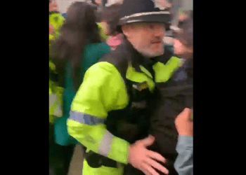 GMP Manchester officers assaulting pro-Palestine protesters.