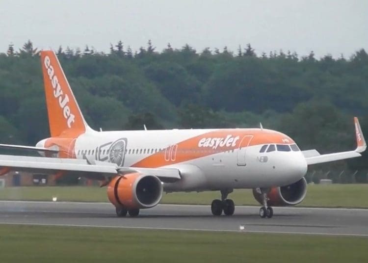 Easyjet plane landing airlines greenwashing