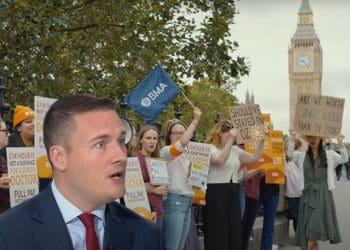 Junior doctors striking with placards near Westminster, with Big Ben in the background. Wes Streeting in front Labour junior doctors