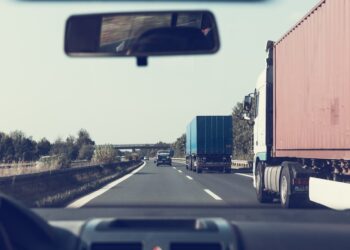 Balancing Speed and Cost: Choosing the Right Freight Method for Your Business