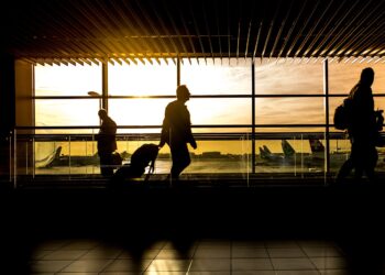 Electric Taxis to Gatwick: The Eco-Friendly Airport Transfer Revolution
