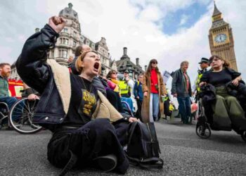 Labour is trying to further clamp down on the right to protest in the UK