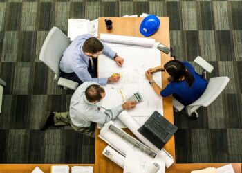 Project Management in Manufacturing: Mastering the Essentials for Peak Performance