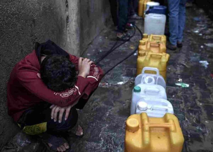 يعاني قطاع غزة من أزمة مياه تعرض حياة عدد لا يحصى من الناس للخطر