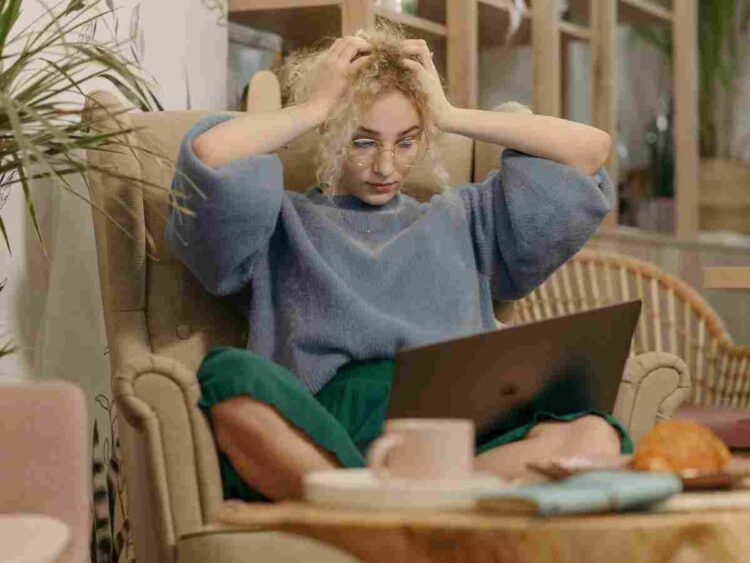 How Social Media Affects the Mental Health of Young Adults Today