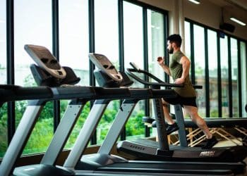 Playing Sports vs Gym Workouts: Which Is More Popular and Why?