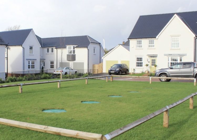 Home developers adopt costly gas system