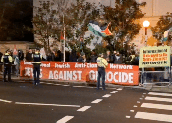 International Jewish Anti-Zionist Network protest outside London restaurant to oppose Israel genocide
