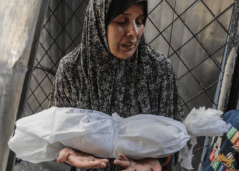 Gaza: mother mourns deceased child