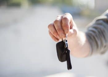 What Are the Benefits of Renting a Vehicle for Travel?