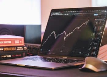 5 marketing tools that can help investors analyse the stock market movement 