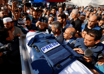 Gaza: Palestinian journalists defy media blackout