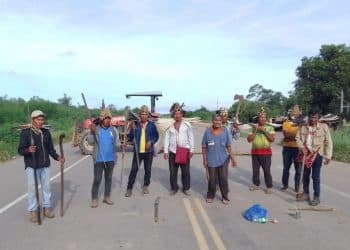 Indigenous Ayoreo people blockade a highway in Paraguay