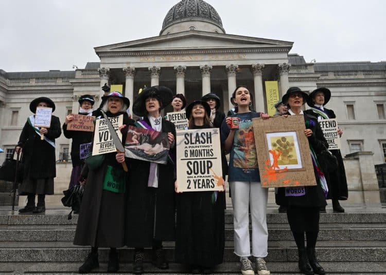 Suffragette protest in front of National Gallery