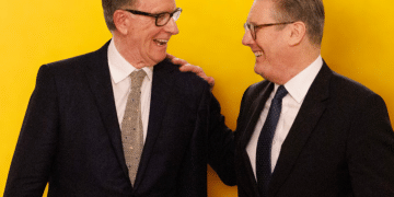 Robbins launches legal challenge against Starmer