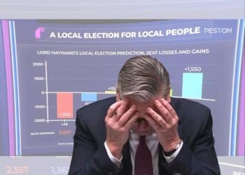 Keir Starmer in front of a bad poll Labour