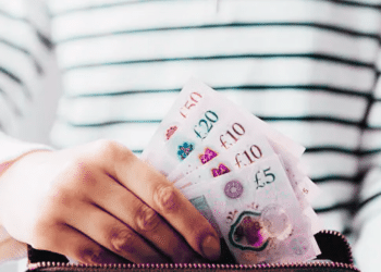 CEO bonuses set to grow, while worker pay stagnates
