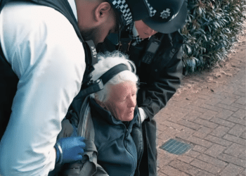 Activist arrested for defending jurors' legal rights