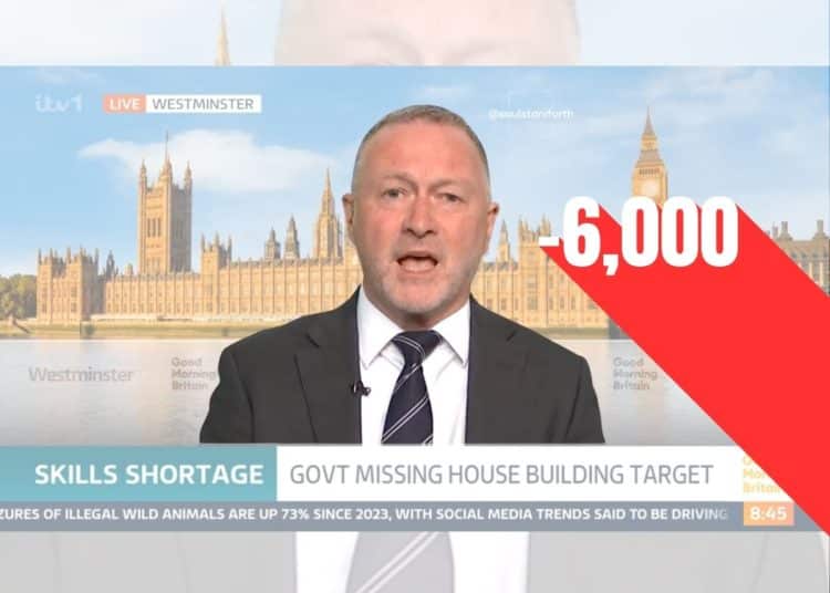 Steve Reed in front of text which reads '-6,000' Labour