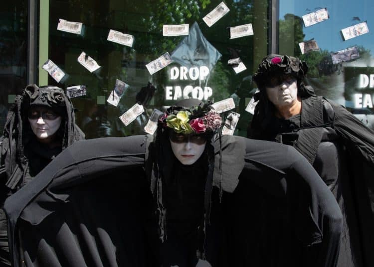 Protesters outside office of Federated Hermes