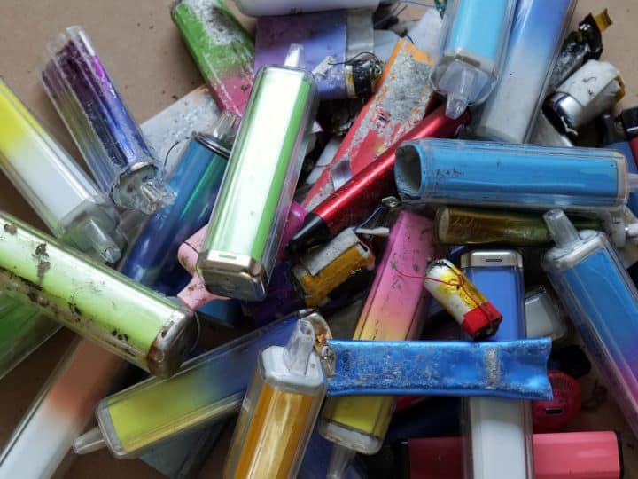Discarded disposable vapes