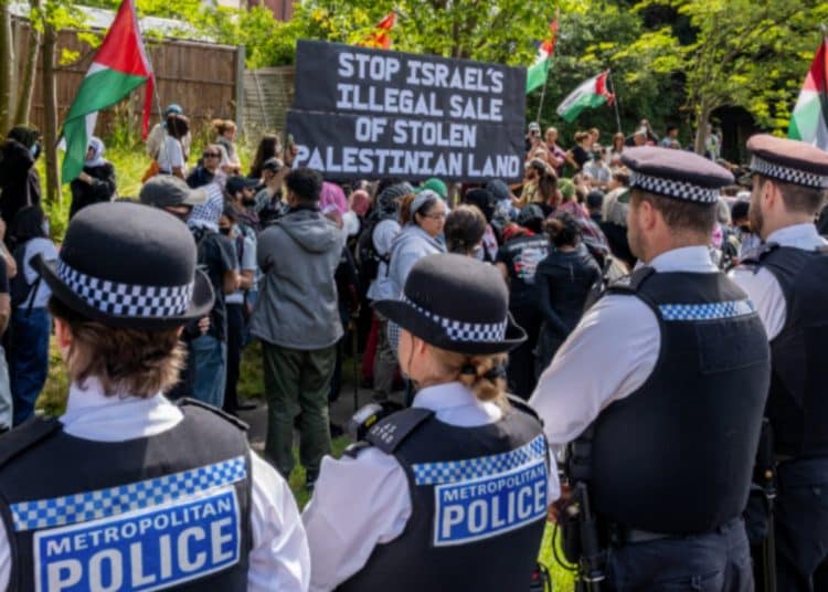 Protest against Great Israeli Real Estate Event at Edgware United Synagogue