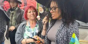 UNISON general secretary Andrea Egan (l) and NEU national exec member Louise Lewis (r) at Ash Field Academy strike