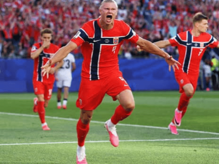 Erling Halend scores a double