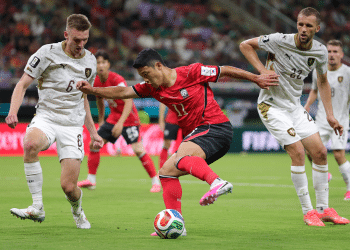 Korea Republic v Czechia: Group A - FIFA World Cup 2026 GUADALAJARA, MEXICO - JUNE 11: Hee-Chan Hwang #11 of Korea Republic runs with the ball whilst under pressure from Stepan Chaloupek #6 of Czechia during the FIFA World Cup 2026 Group A match between Korea Republic and Czechia at Guadalajara Stadium on June 11, 2026 in Guadalajara, Mexico. (Photo by Alex Slitz/Getty Images)