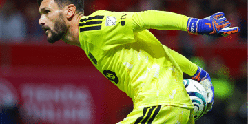 Hugo Lloris of Los Angeles FC throws the ball during the second leg semifinal match between Toluca and Los Angeles FC of the CONCACAF Champions Cup 2026 at Nemesio Diez Stadium on May 06, 2026 in Toluca, Mexico.